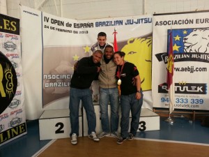 TAY. NEYDSON. HARIDIAN Y ALBERTO. 3 CON 4 MEDALLAS